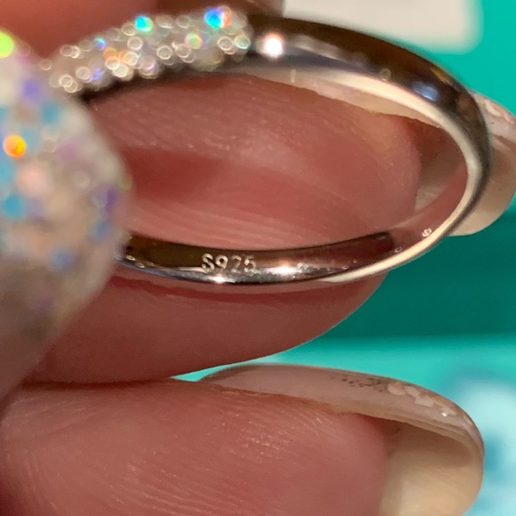 Beautiful 1.64 cttw Moissanite halo ring - Picture 4 of 7